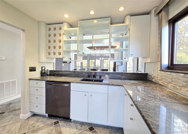 64 Timber Ridge Drive, Holbrook, NY 11741