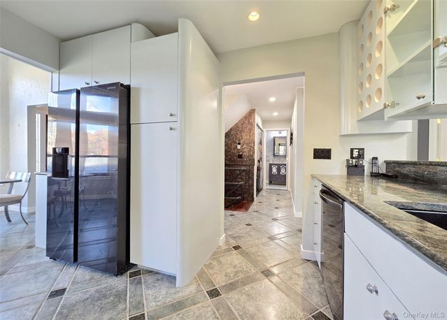 64 Timber Ridge Drive, Holbrook, NY 11741