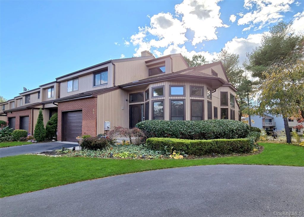 64 Timber Ridge Drive, Holbrook, NY 11741