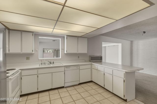 202 E Mountain Vista Place, Tucson, AZ 85704