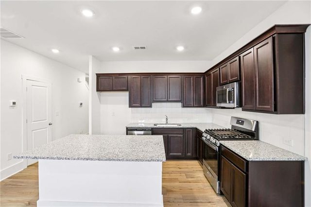 1690 Gunnin NW Trace, Atlanta, GA 30318