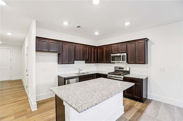 1690 Gunnin NW Trace, Atlanta, GA 30318