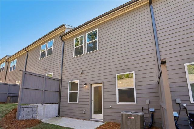 1690 Gunnin NW Trace, Atlanta, GA 30318