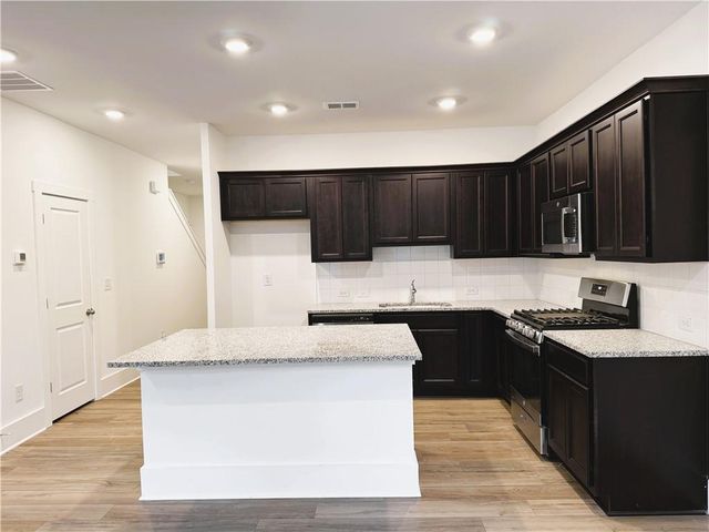 1690 Gunnin NW Trace, Atlanta, GA 30318