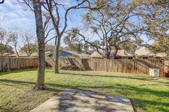 7804 Wycombe DR, Austin, TX 78749