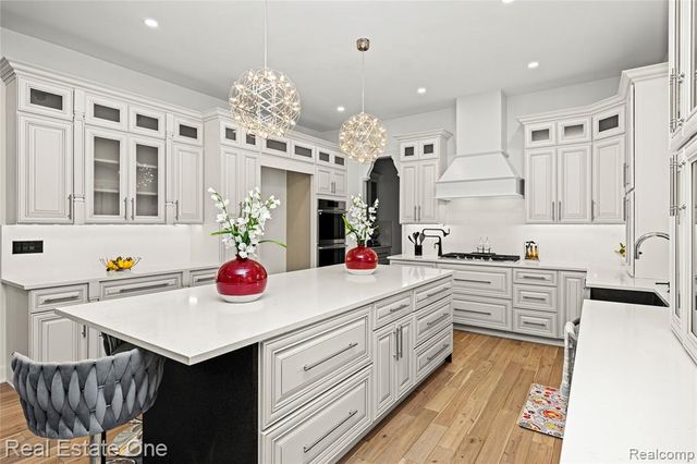 5321 Rochester Road, Troy, MI 48058