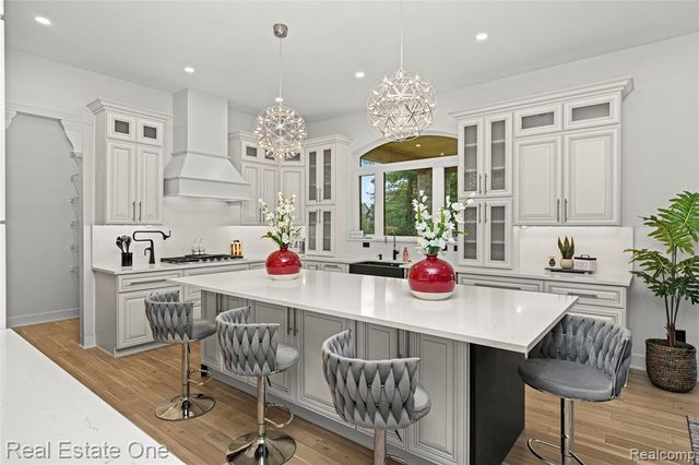 5321 Rochester Road, Troy, MI 48058