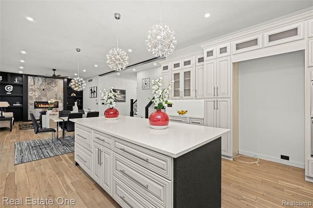 5321 Rochester Road, Troy, MI 48058