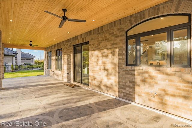 5321 Rochester Road, Troy, MI 48058