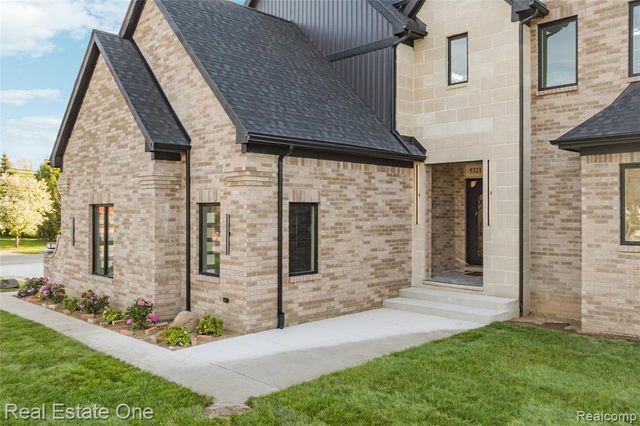 5321 Rochester Road, Troy, MI 48058