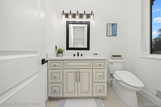 5321 Rochester Road, Troy, MI 48058
