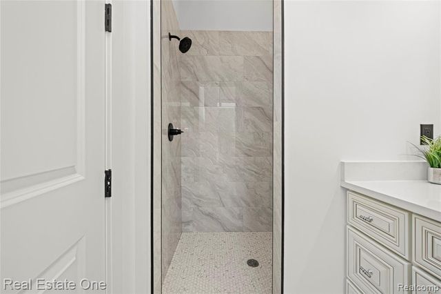 5321 Rochester Road, Troy, MI 48058