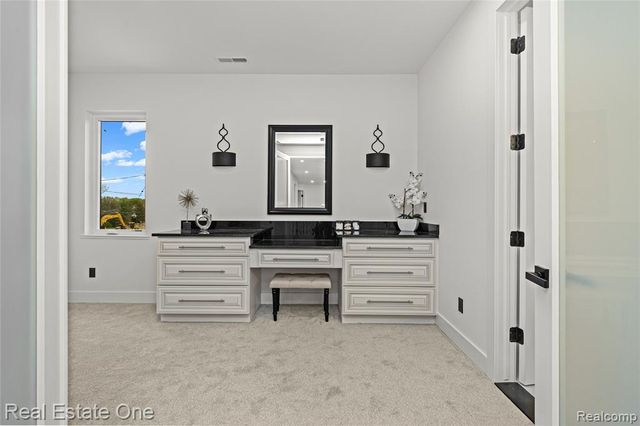 5321 Rochester Road, Troy, MI 48058