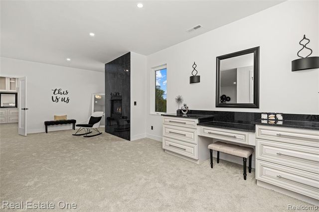5321 Rochester Road, Troy, MI 48058