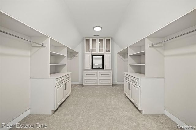 5321 Rochester Road, Troy, MI 48058