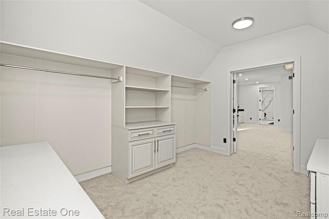 5321 Rochester Road, Troy, MI 48058