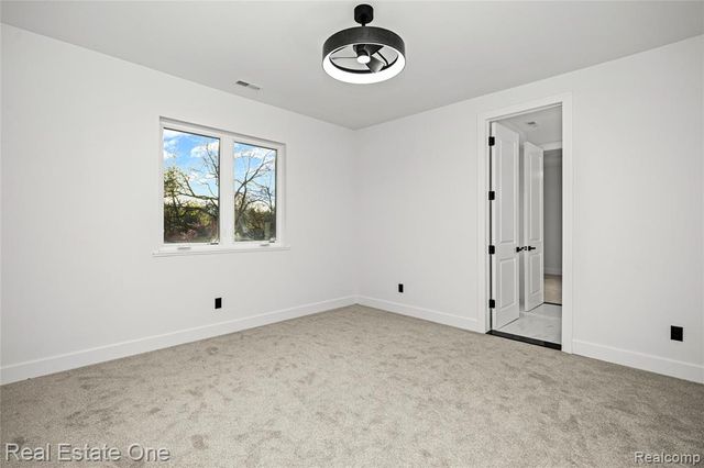 5321 Rochester Road, Troy, MI 48058