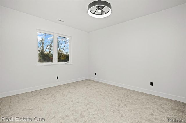 5321 Rochester Road, Troy, MI 48058