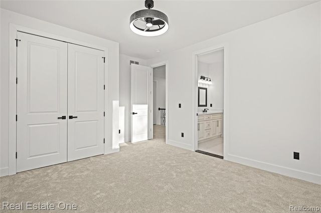 5321 Rochester Road, Troy, MI 48058