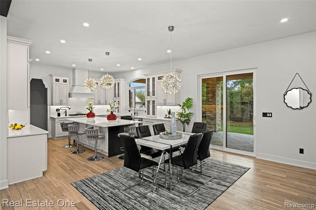 5321 Rochester Road, Troy, MI 48058