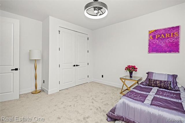5321 Rochester Road, Troy, MI 48058