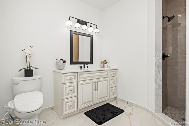 5321 Rochester Road, Troy, MI 48058