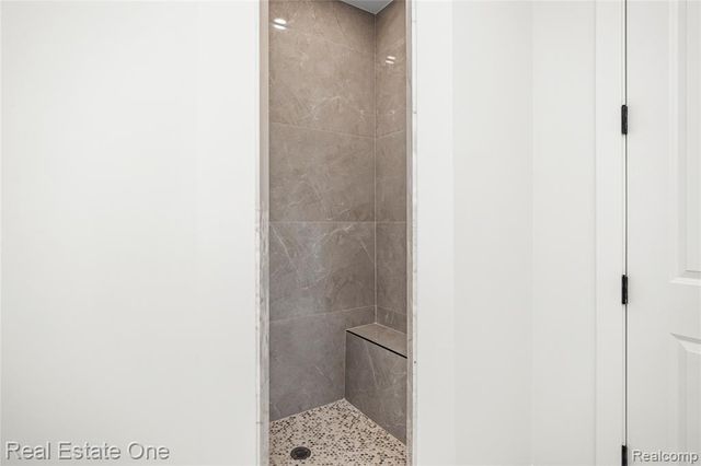5321 Rochester Road, Troy, MI 48058