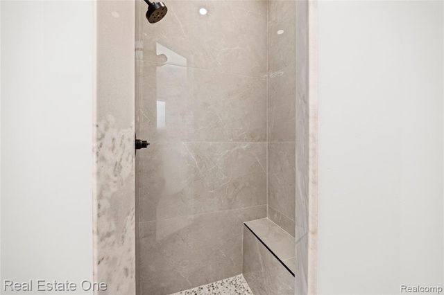 5321 Rochester Road, Troy, MI 48058