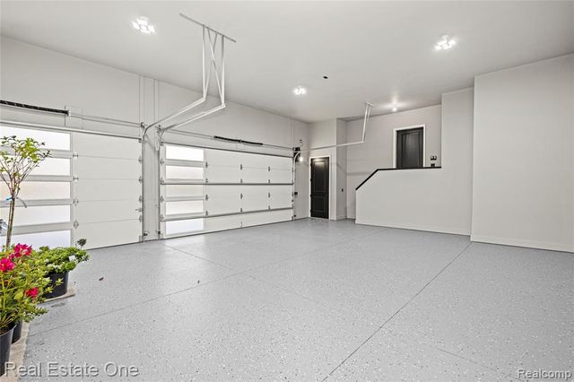 5321 Rochester Road, Troy, MI 48058