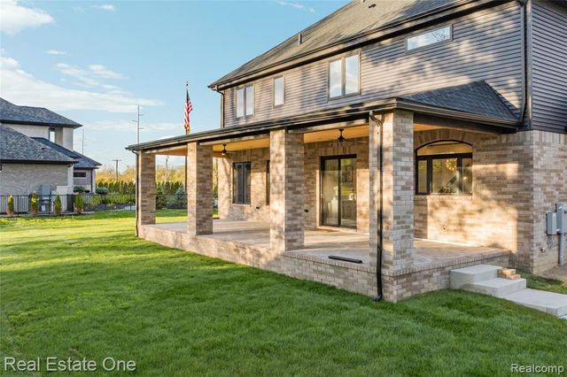5321 Rochester Road, Troy, MI 48058