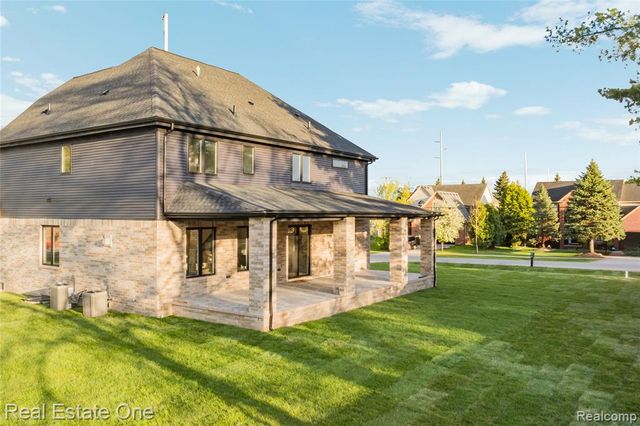5321 Rochester Road, Troy, MI 48058