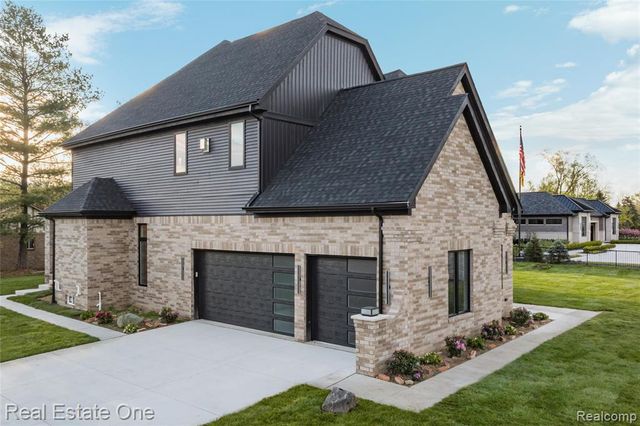 5321 Rochester Road, Troy, MI 48058