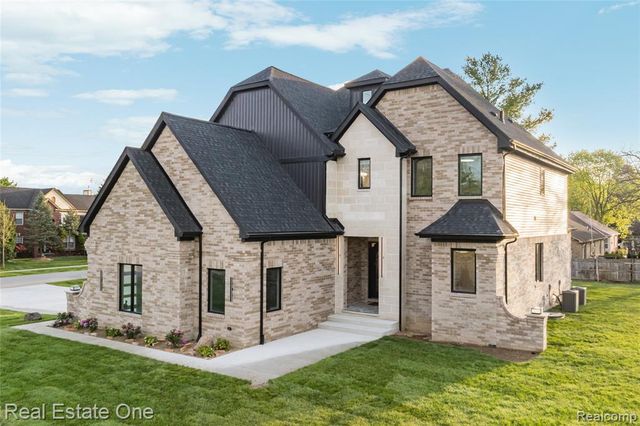 5321 Rochester Road, Troy, MI 48058