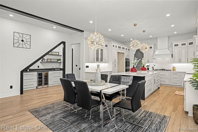 5321 Rochester Road, Troy, MI 48058