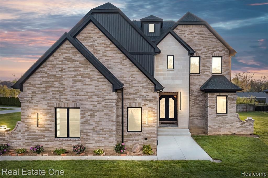 5321 Rochester Road, Troy, MI 48058