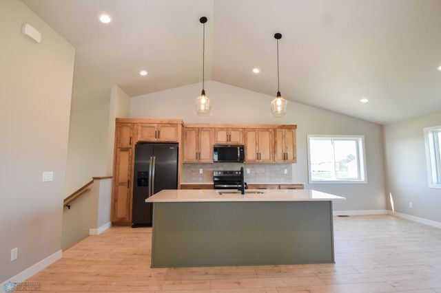 2223 43rd Street S, Moorhead, MN 56560