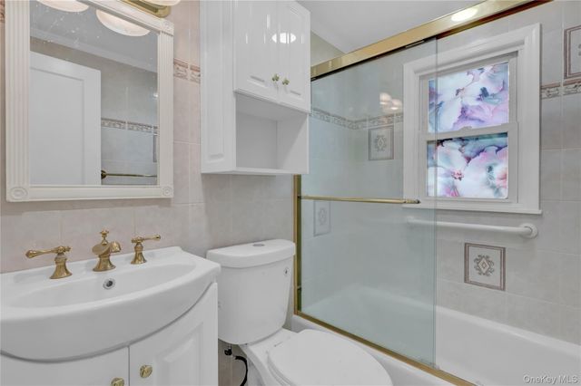 81 Oakside Road, Smithtown, NY 11787