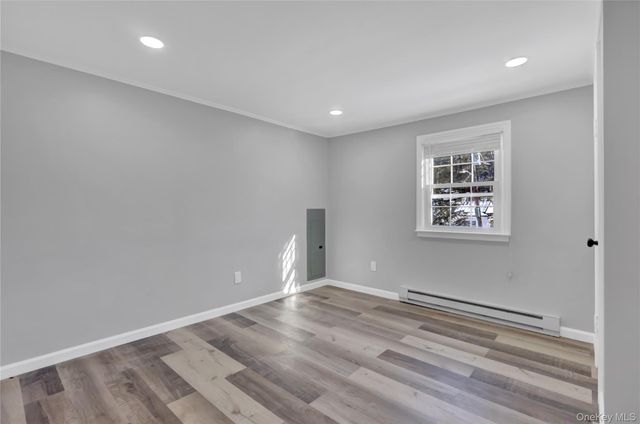 81 Oakside Road, Smithtown, NY 11787