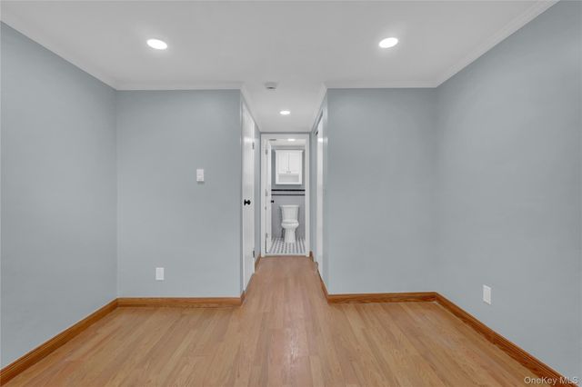 81 Oakside Road, Smithtown, NY 11787