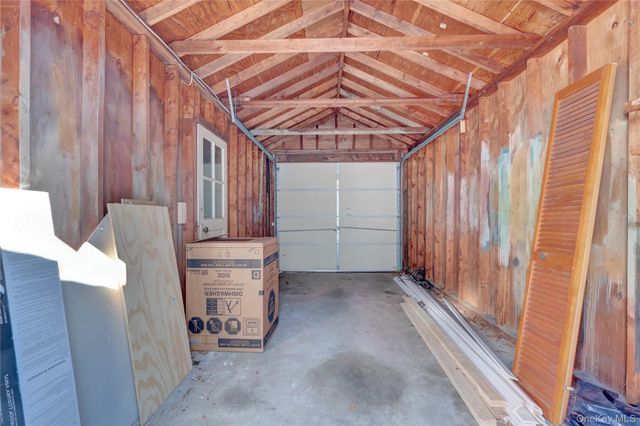 81 Oakside Road, Smithtown, NY 11787