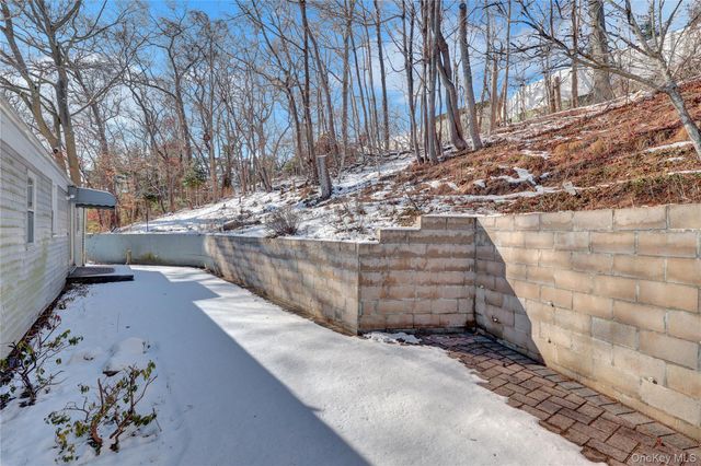 81 Oakside Road, Smithtown, NY 11787