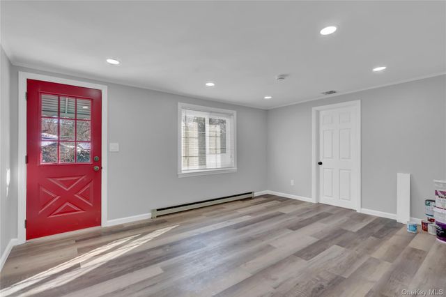 81 Oakside Road, Smithtown, NY 11787