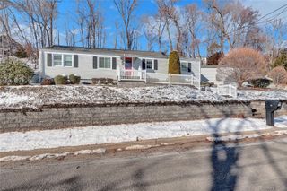 81 Oakside Road, Smithtown, NY 11787