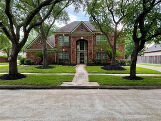 3719 Emerald Falls Drive, Houston, TX 77059