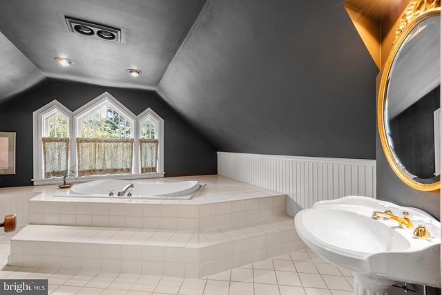 312 S WATERLOO RD, Devon, PA 19333