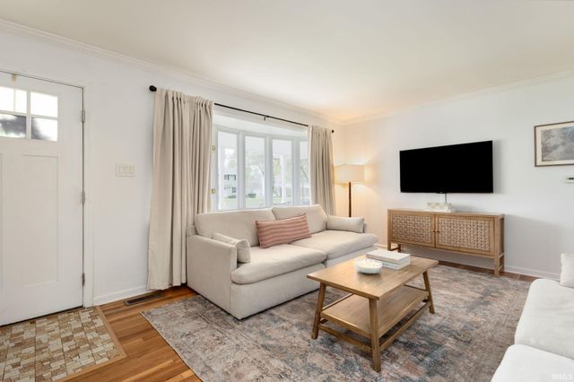 53145 Oakton Drive, South Bend, IN 46637