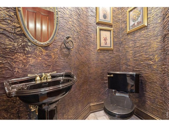 7733 Park Ridge Cir, Fort Collins, CO 80528
