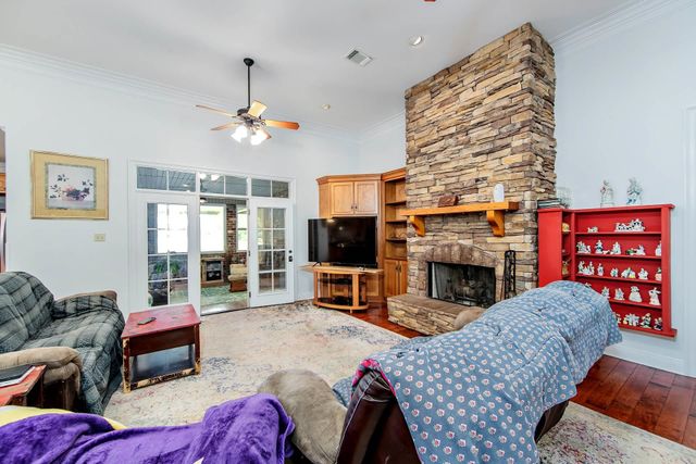 127 Horseshoe Rd, Schriever, LA 70395