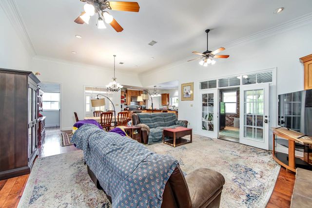 127 Horseshoe Rd, Schriever, LA 70395