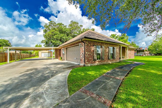127 Horseshoe Rd, Schriever, LA 70395